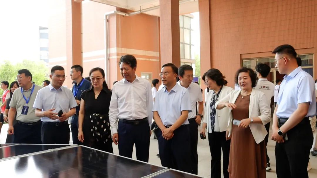 光伏清扫机器人