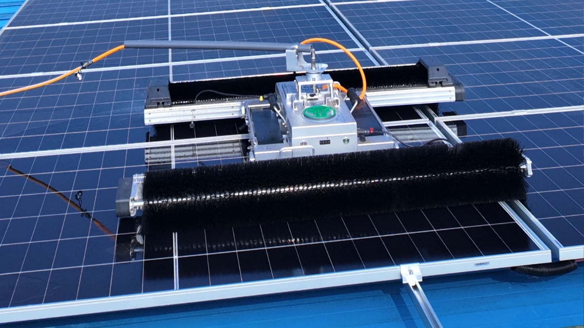 一文读懂光伏清扫机器人：不同类型大揭秘