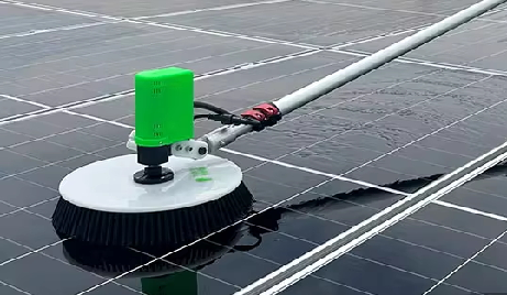 手持式光伏清理机：轻便灵活，开启光伏清洁新时代