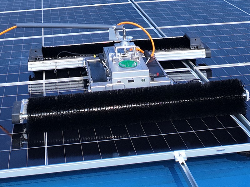 冬季光伏清洁设备的选择需综合考虑地形、效率、成本及安全性。以下是关键建议：