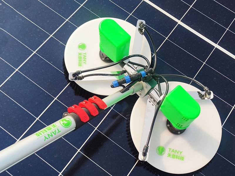 冬季太阳能光伏清洁设备主要通过自动化清洗和智能控制来应对积雪、灰尘等影响发电效率的问题，其核心工作原理和优势如下：