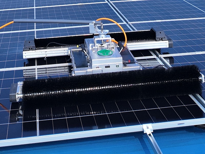 冬季光伏清洁设备的选择需综合考虑地形、效率、成本及安全性。以下是关键建议：